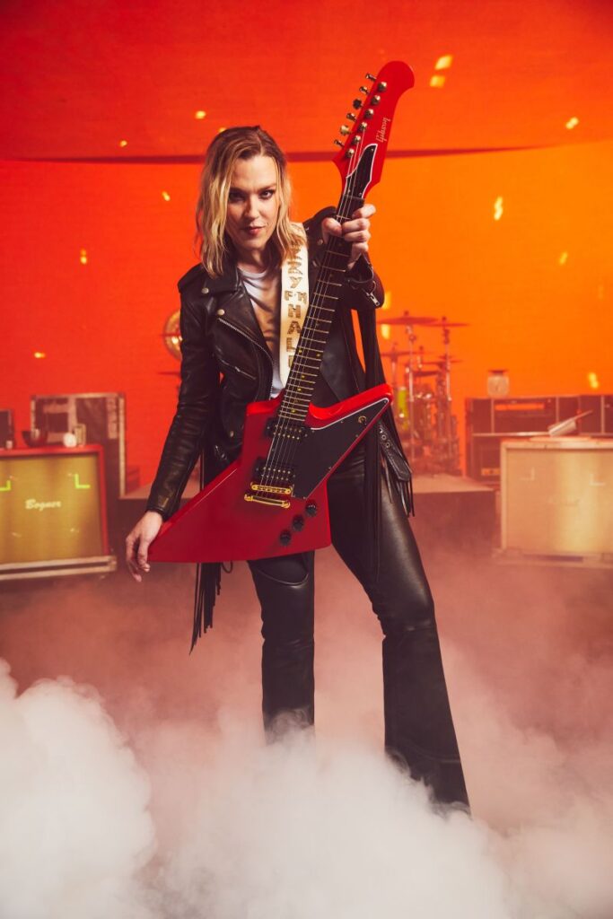 202206_news_Gibson_Lzzy Hale-up (4)
