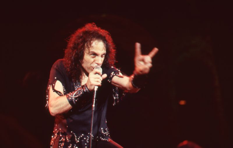 202208_NEws_Ronnie James Dio_Ronnie_live_2_photographer_Gene Kirkland