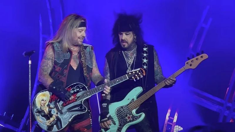 NIKKI SIXX Says MÖTLEY CRÜE's 'Live Wire' Is About Domestic Violence 