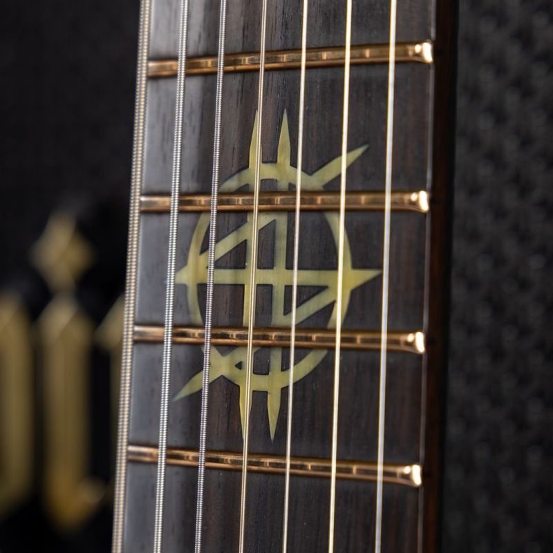 202412_News_Schechter_Synyster Gates Custom 7-TR Headless LH.Oak Green Metallic.03