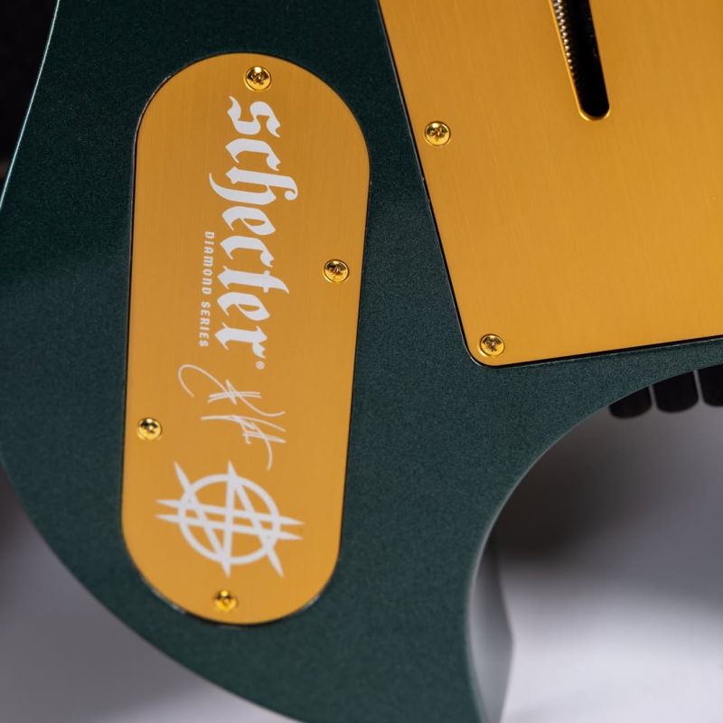 202412_News_Schechter_Synyster Gates Custom 7-TR Headless LH.Oak Green Metallic.11