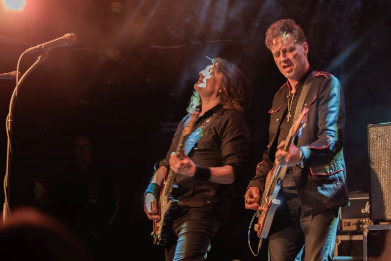 Joey Belladonna with The Clarks in de Pul, Uden- 21 december 2024 - © Martin de Groot