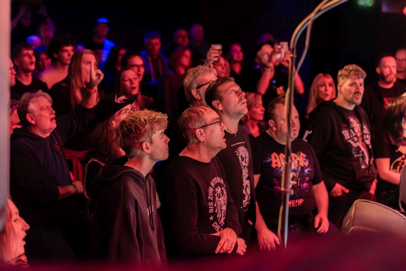 Joey Belladonna with The Clarks in de Pul, Uden- 21 december 2024 - © Martin de Groot