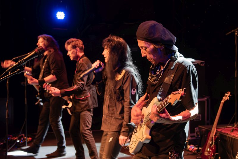 Joey Belladonna with The Clarks in de Pul, Uden- 21 december 2024 - © Martin de Groot