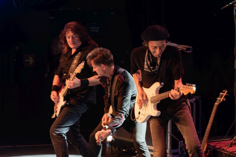 Joey Belladonna with The Clarks in de Pul, Uden- 21 december 2024 - © Martin de Groot