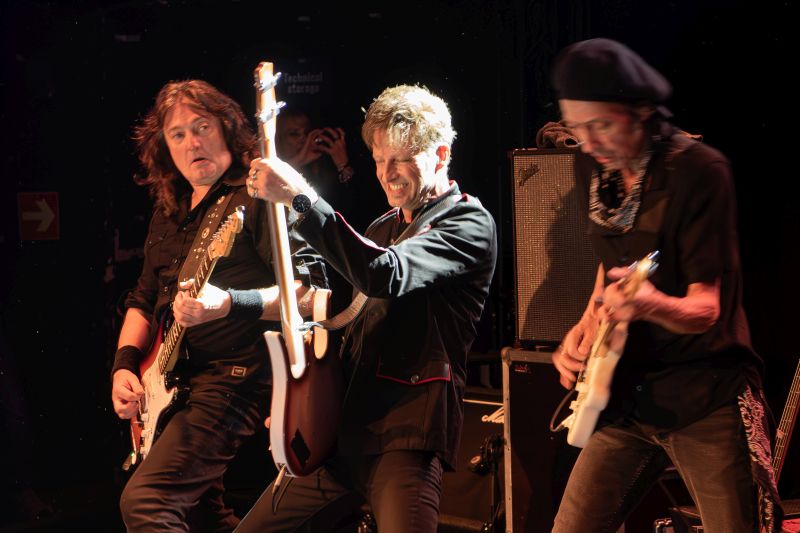 Joey Belladonna with The Clarks in de Pul, Uden- 21 december 2024 - © Martin de Groot