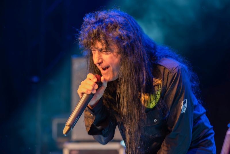 Joey Belladonna with The Clarks in de Pul, Uden- 21 december 2024 - © Martin de Groot