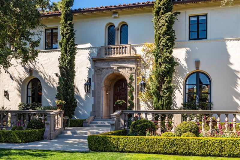 202604_News_Sharpn-Ozzy LA mansion2