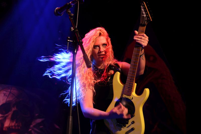 Burning Witches op Hell On Air - © Peter Bulkmans