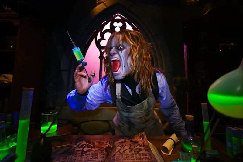 202609_news_Ozzy Osbourne-Universal Studios-Haunted House3