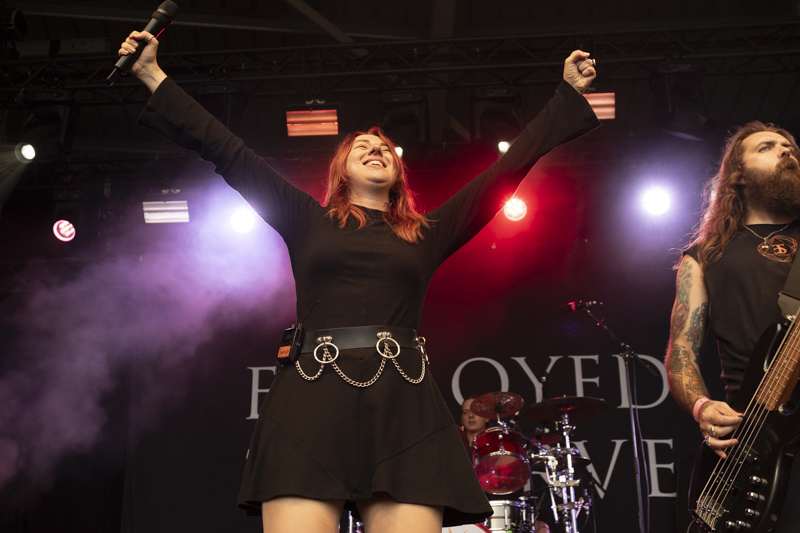 Employed To Serve op Dynamo Metal Fest 2026 - © Hans Lievaart