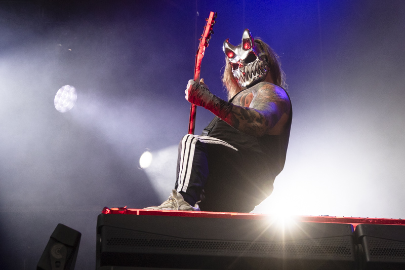 Slaughter To Prevail  op Dynamo Metal Fest 2026 - © Hans Lievaart