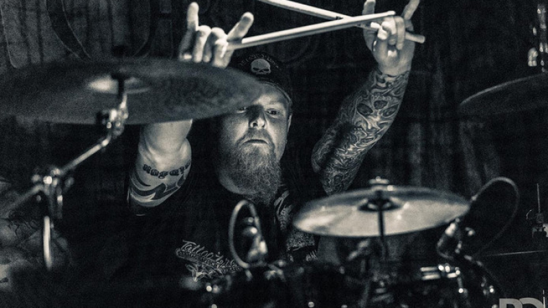 201907_Grim Ordeal drummer De 42 jarige Grim Ordeal drummer Rob Pol is bij een verkeersongeval in Neede omgekomen