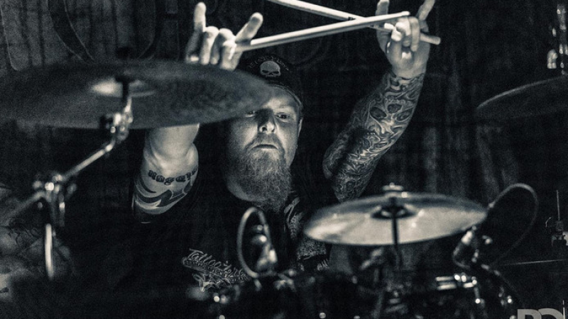 De 42 jarige Grim Ordeal drummer Rob Pol is bij een verkeersongeval in Neede omgekomen